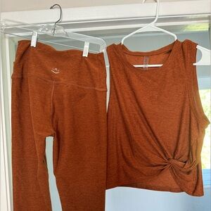 BEYOND YOGA SET in Cinnamon Heather